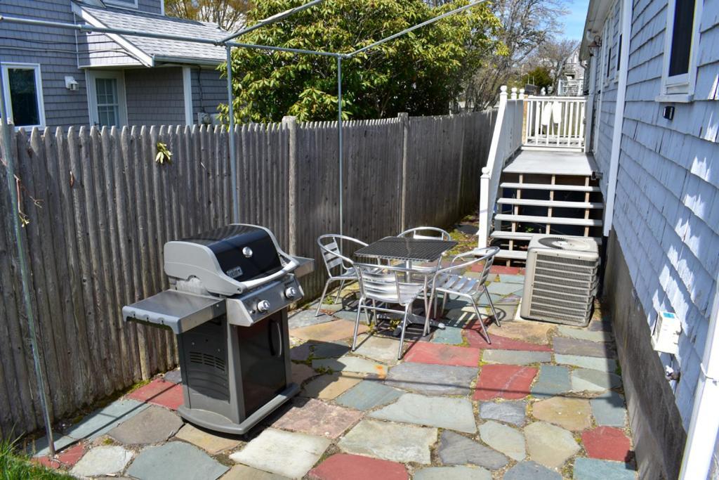 Seaside Serenity, Just A Block /0.1 Mile Away From The Beach Yarmouth Port Exterior foto